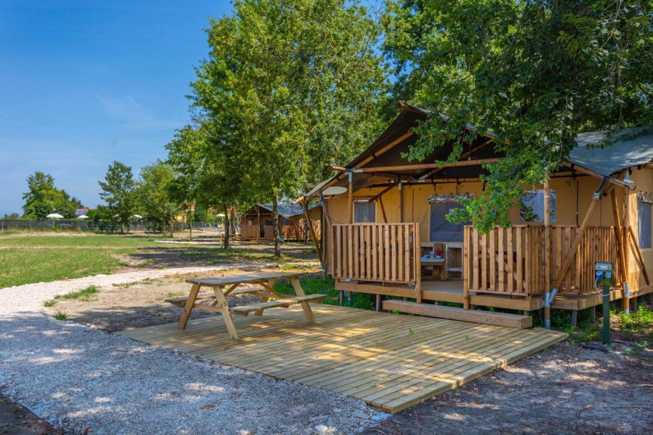 Agriturismo Tenuta Regina - Glamping Luxury Lodges And Apartments Palazzolo dello Stella Kültér fotó