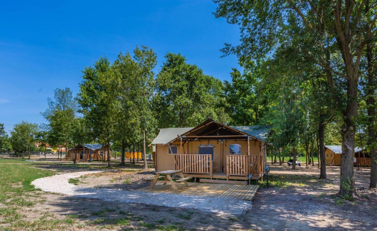 Agriturismo Tenuta Regina - Glamping Luxury Lodges And Apartments Palazzolo dello Stella Kültér fotó