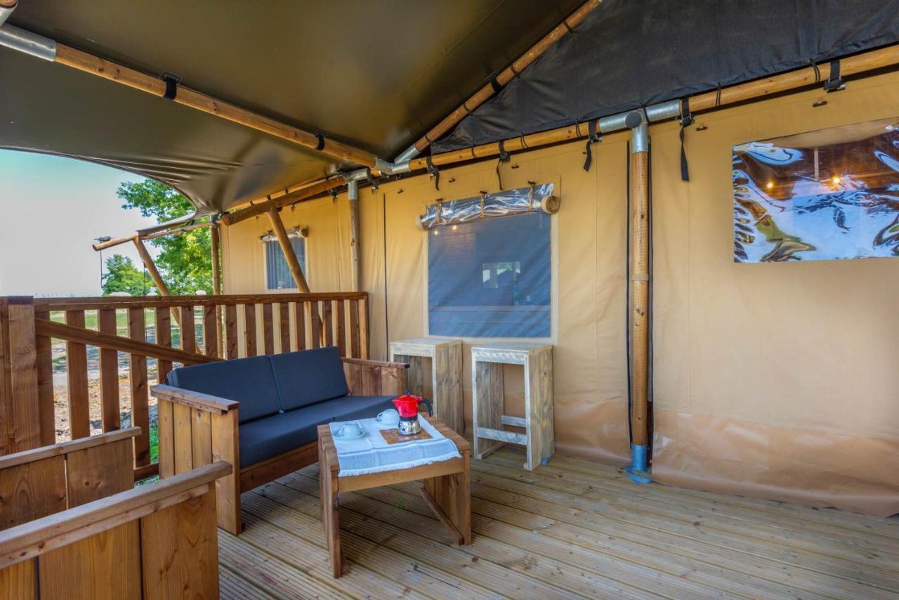 Agriturismo Tenuta Regina - Glamping Luxury Lodges And Apartments Palazzolo dello Stella Kültér fotó