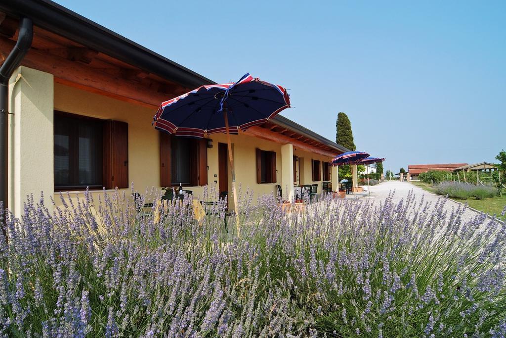 Agriturismo Tenuta Regina - Glamping Luxury Lodges And Apartments Palazzolo dello Stella Kültér fotó