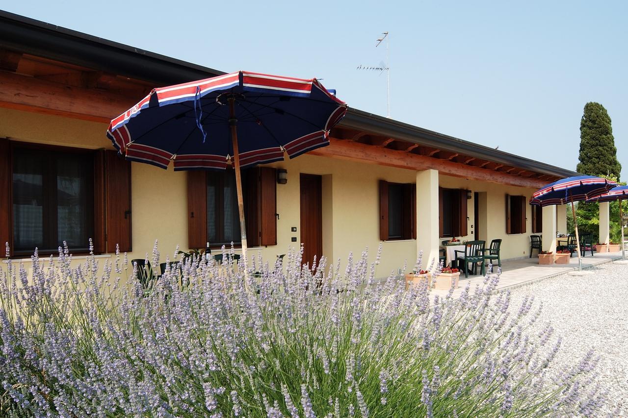 Agriturismo Tenuta Regina - Glamping Luxury Lodges And Apartments Palazzolo dello Stella Kültér fotó